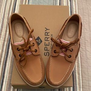 Sperry Tan Boat Shoes Size 5 NWT